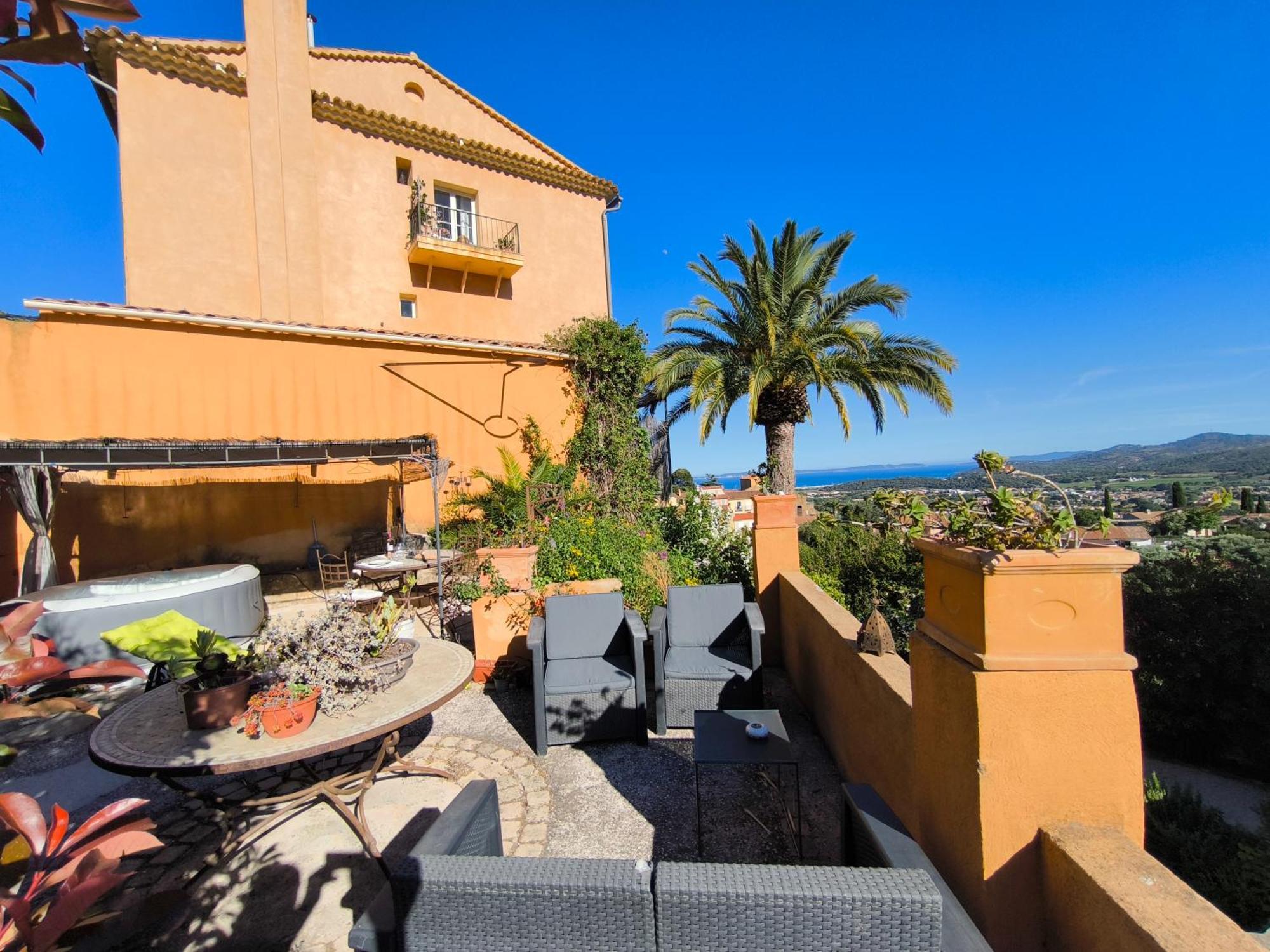 Love-Room Discret 40 M2 Bormes Les Mimosas Village Avec Terrasse Экстерьер фото