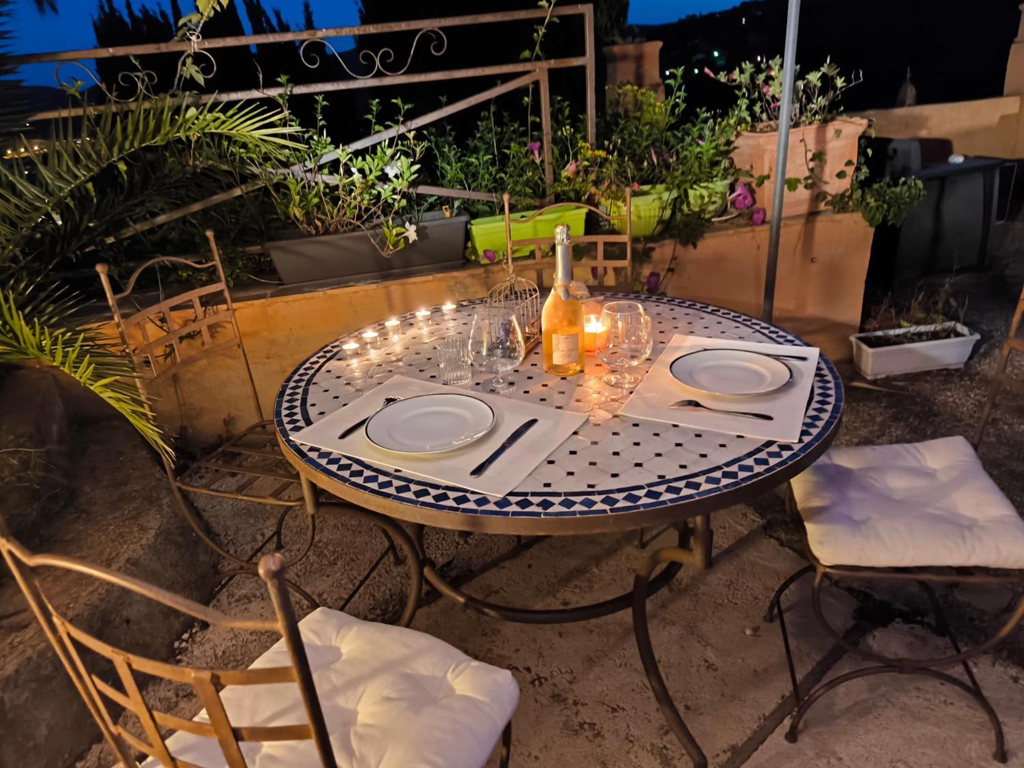 Love-Room Discret 40 M2 Bormes Les Mimosas Village Avec Terrasse Экстерьер фото