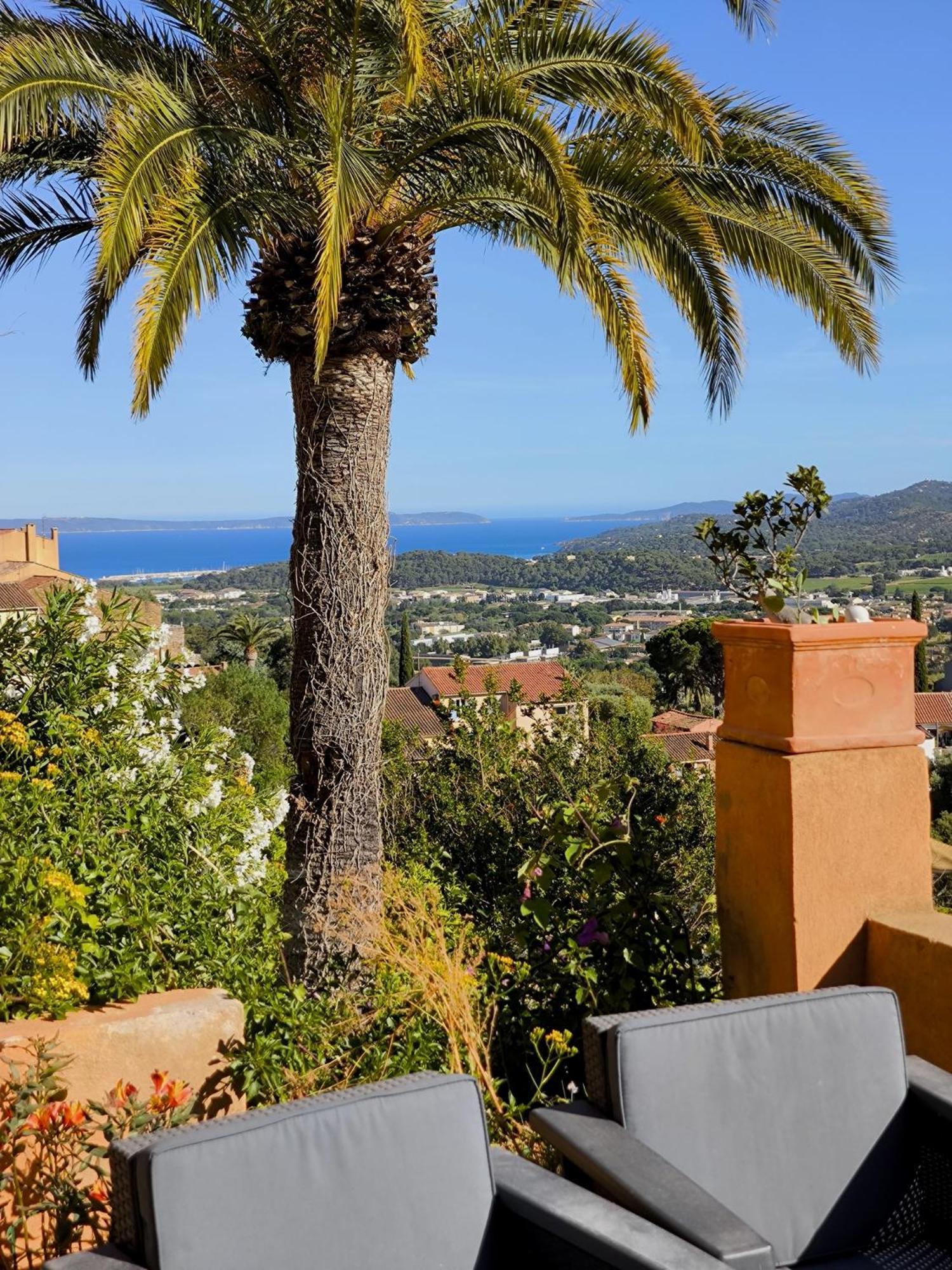 Love-Room Discret 40 M2 Bormes Les Mimosas Village Avec Terrasse Экстерьер фото