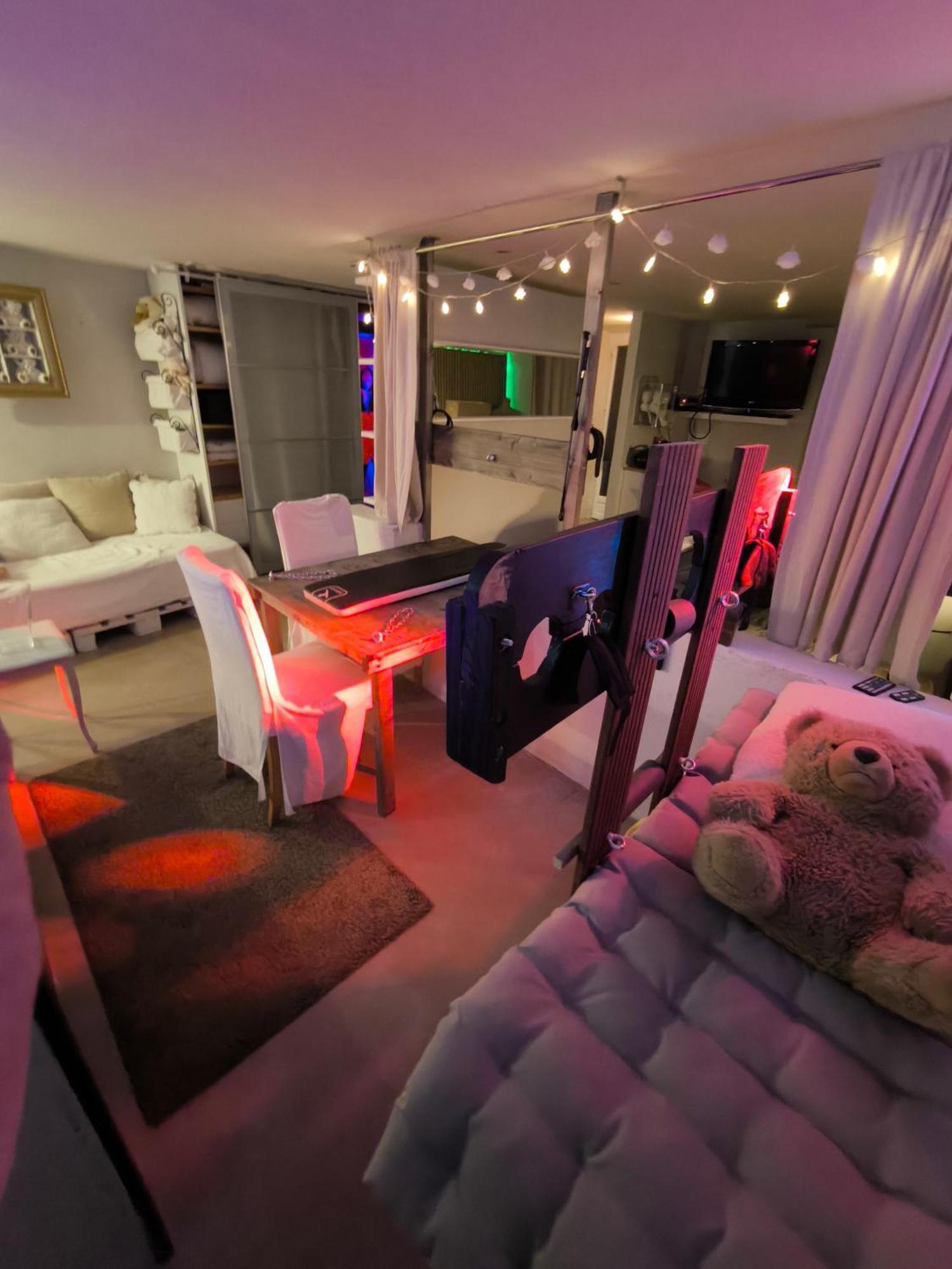 Love-Room Discret 40 M2 Bormes Les Mimosas Village Avec Terrasse Экстерьер фото