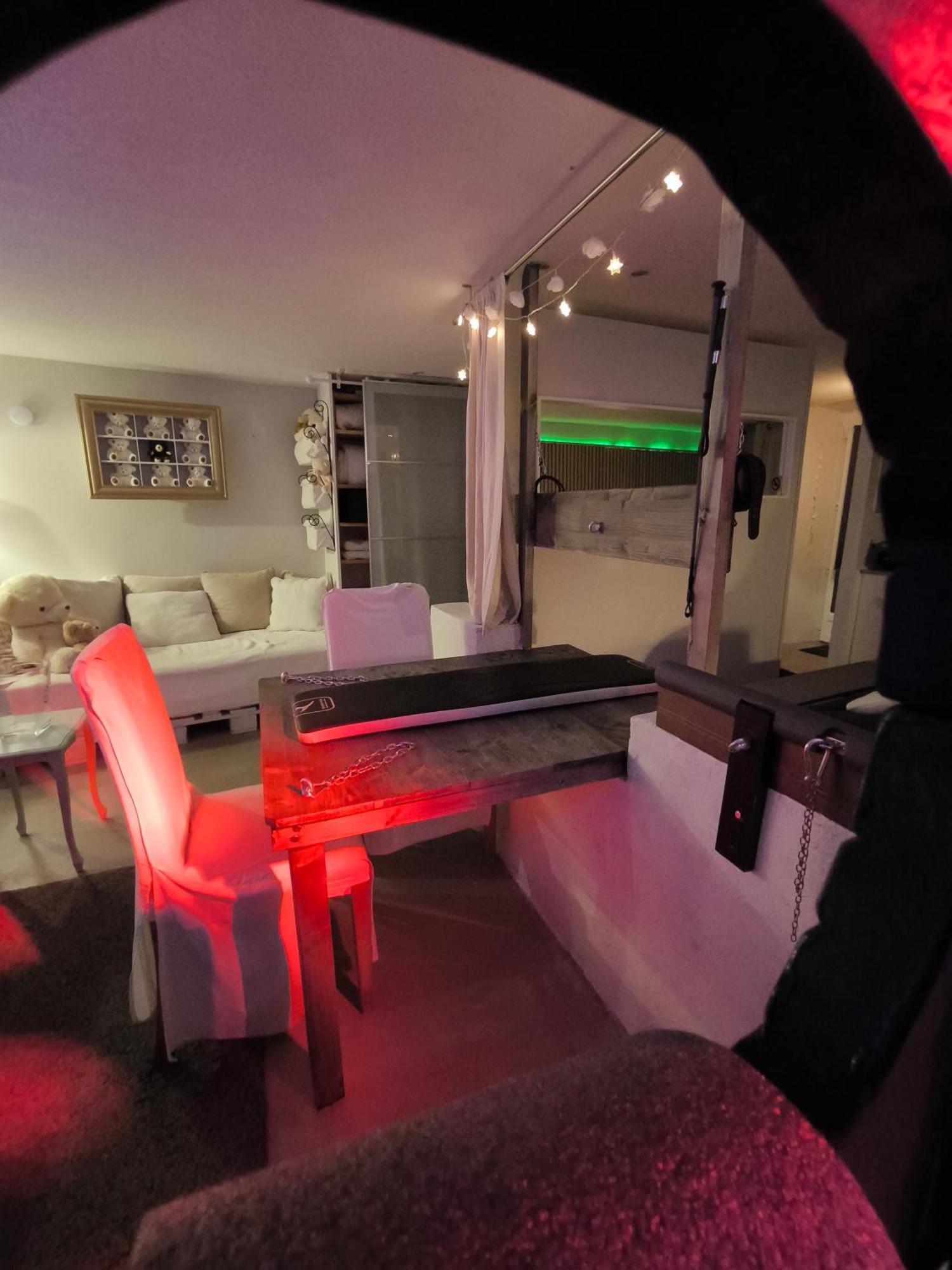 Love-Room Discret 40 M2 Bormes Les Mimosas Village Avec Terrasse Экстерьер фото