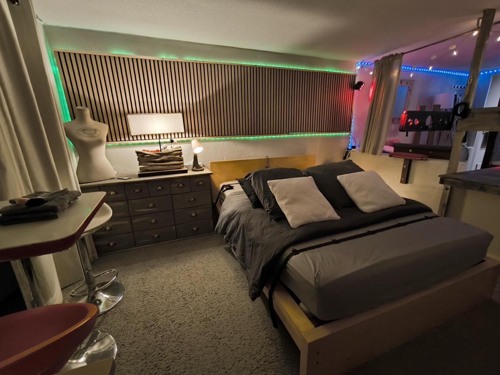 Love-Room Discret 40 M2 Bormes Les Mimosas Village Avec Terrasse Экстерьер фото