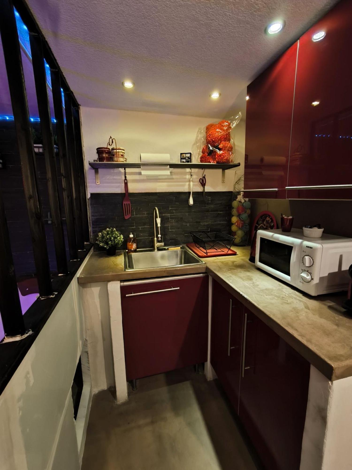Love-Room Discret 40 M2 Bormes Les Mimosas Village Avec Terrasse Экстерьер фото