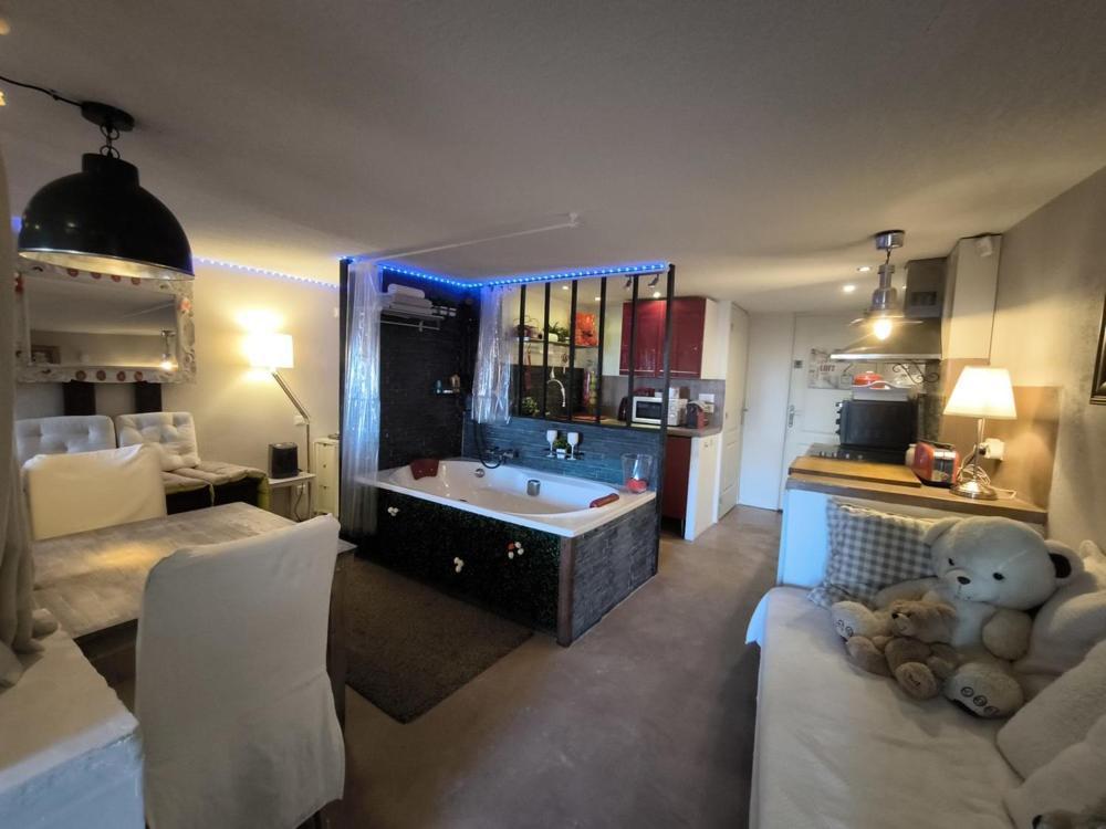Love-Room Discret 40 M2 Bormes Les Mimosas Village Avec Terrasse Экстерьер фото