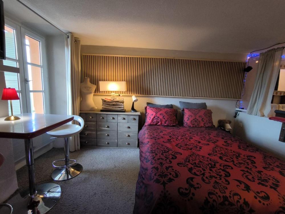 Love-Room Discret 40 M2 Bormes Les Mimosas Village Avec Terrasse Экстерьер фото