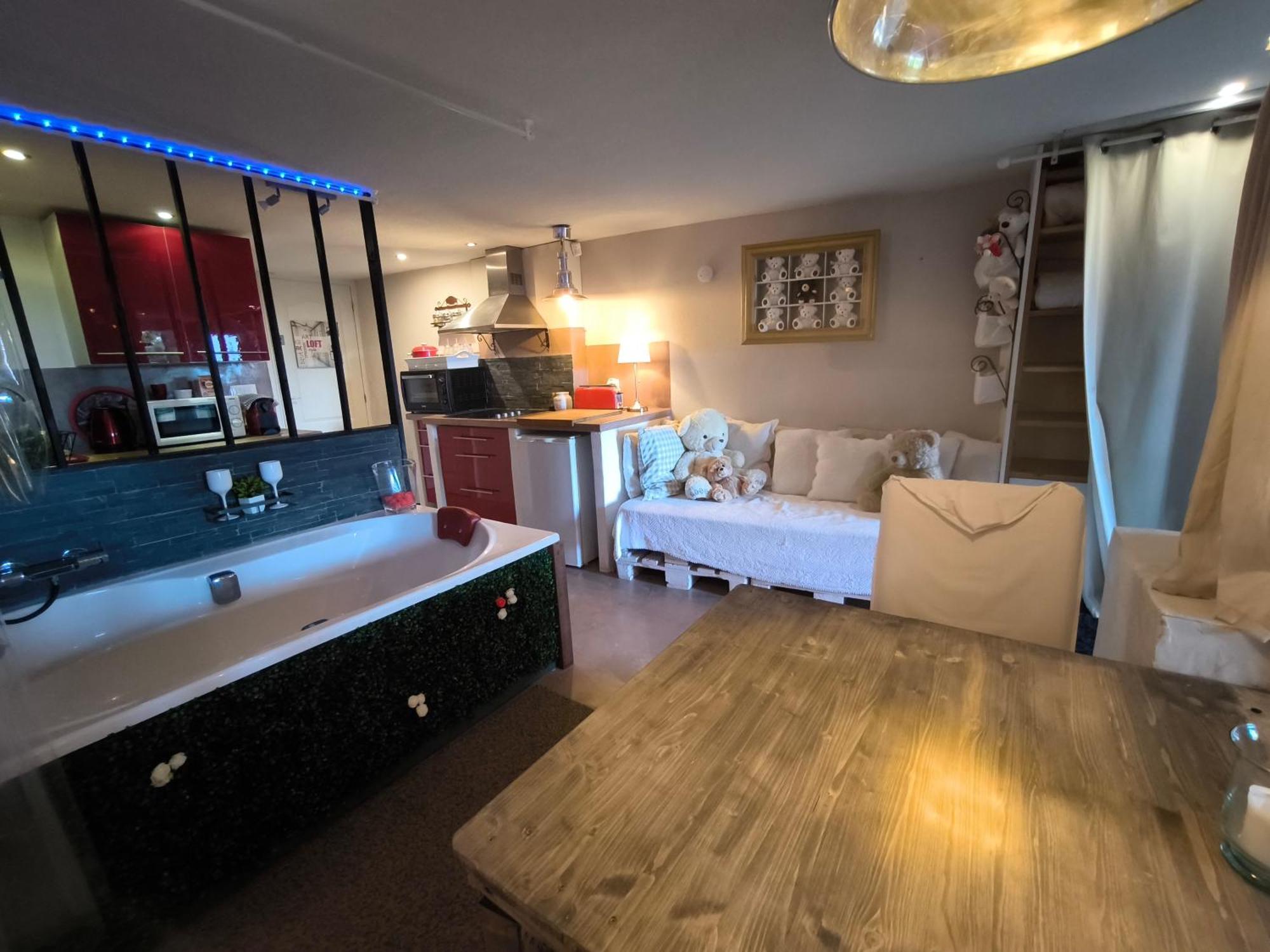Love-Room Discret 40 M2 Bormes Les Mimosas Village Avec Terrasse Экстерьер фото