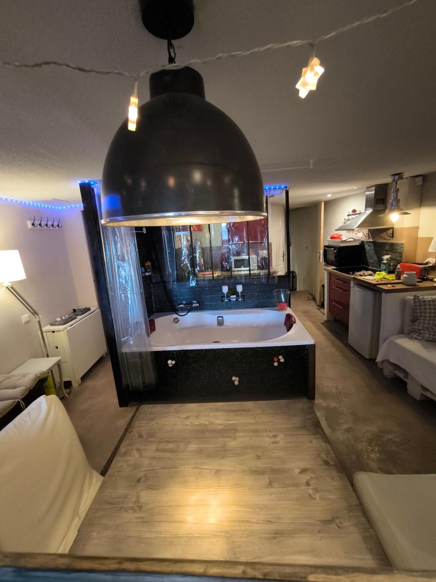 Love-Room Discret 40 M2 Bormes Les Mimosas Village Avec Terrasse Экстерьер фото